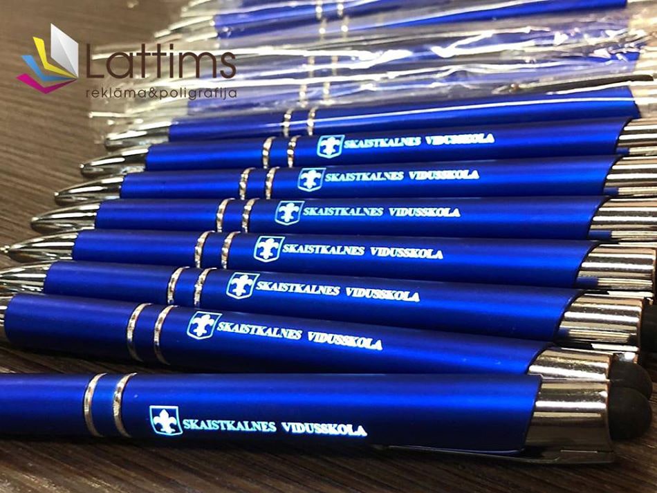 Reklamnoe agenstvo Lattims lazernaya rezka iz dereva