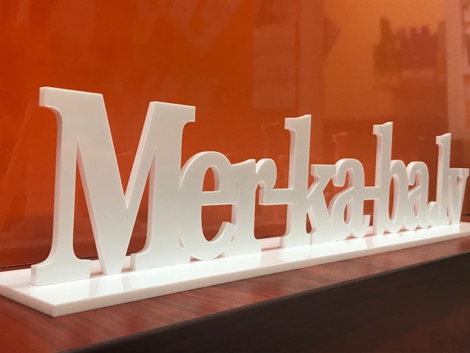 Reklamnoe agenstvo Lattims lazernaya rezka iz dereva