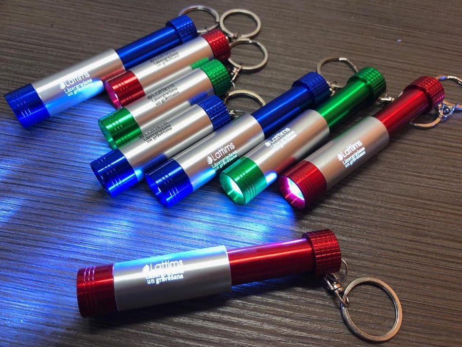 Reklamnoe agenstvo Lattims lazernaya rezka iz dereva