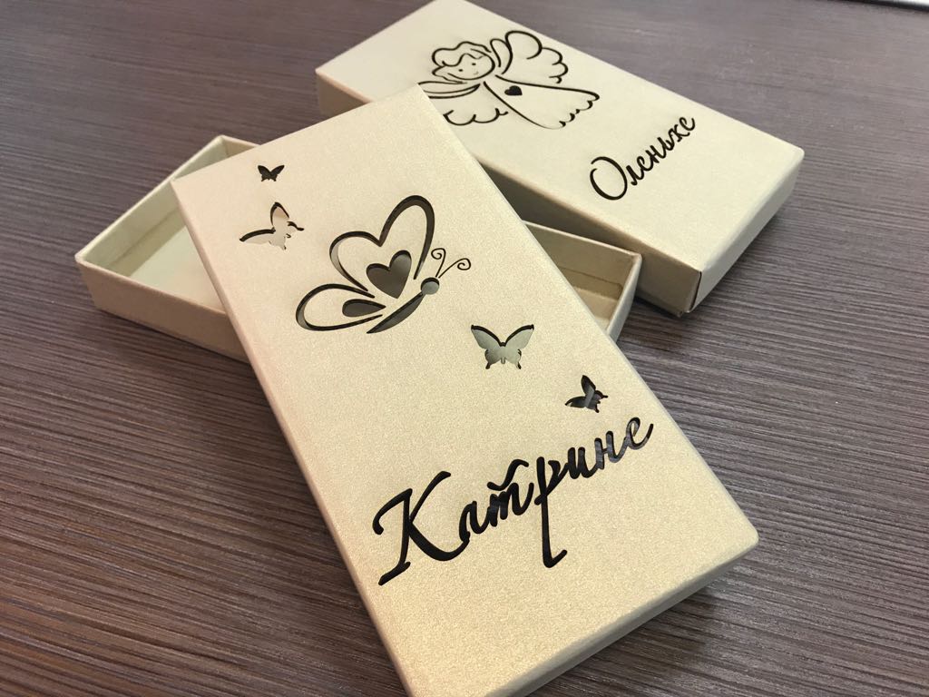 Reklamnoe agenstvo Lattims lazernaya rezka iz dereva